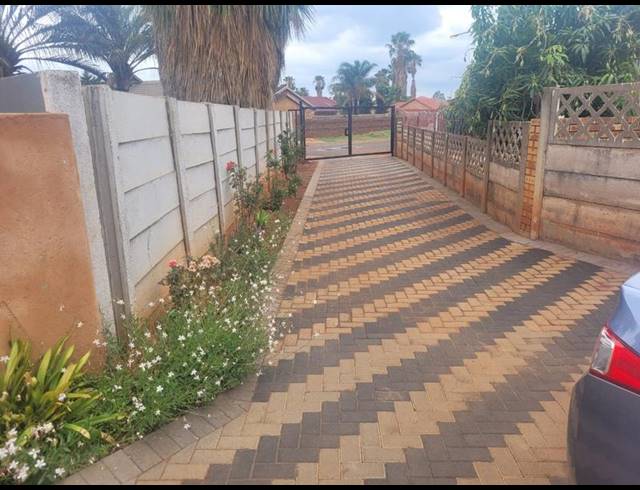 3 BEDROOM HOUSE FOR SALE IN CLARINA